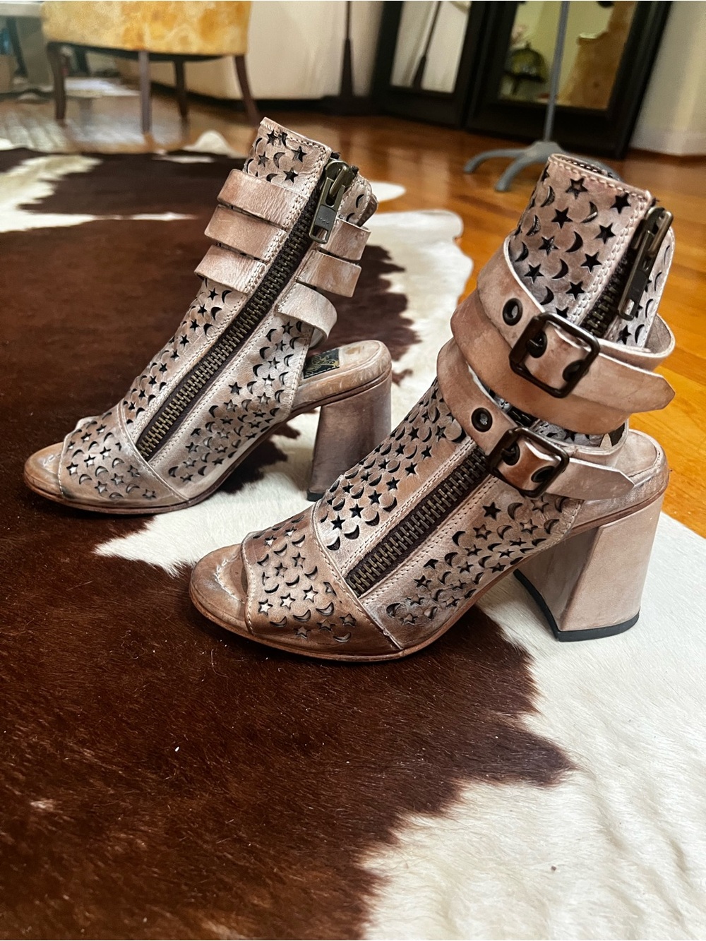 Freebird by Steven Teresa Celestial Leather Booties Size 8 Moon Star Taupe